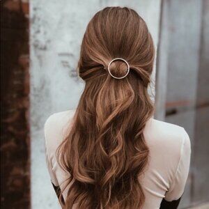 "Ring Around the Rosy" Minimalist Circle Clip